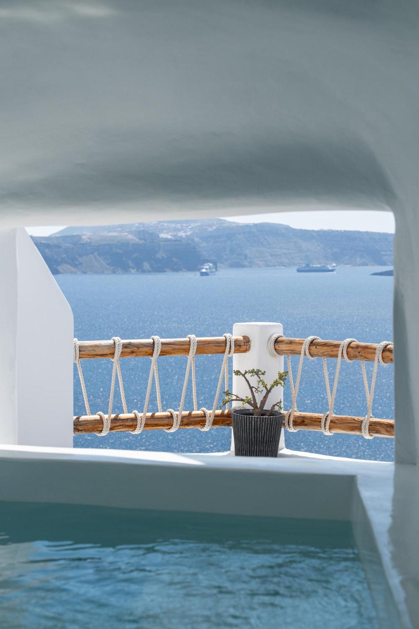 Luxus Vip Suites Oia  Exterior photo